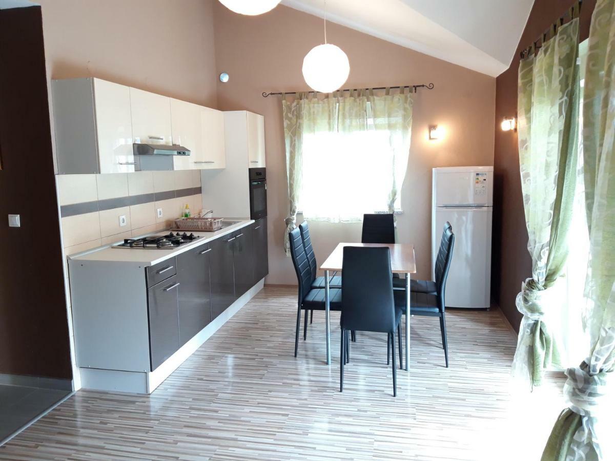 Apartments Laura I Angelina Трибунь Экстерьер фото