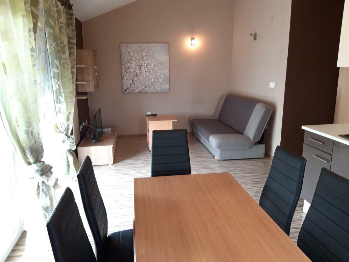 Apartments Laura I Angelina Трибунь Экстерьер фото